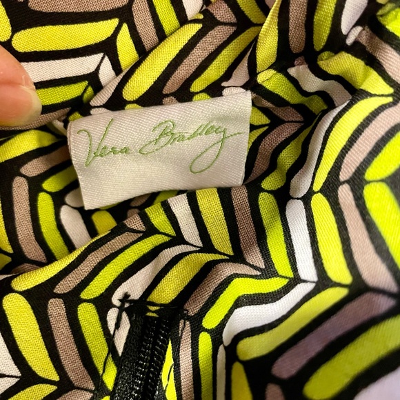 Vera Bradley Tablet Hipster Citron 10x12x2”
Lime Black White Floral Cross Body - Picture 6 of 10